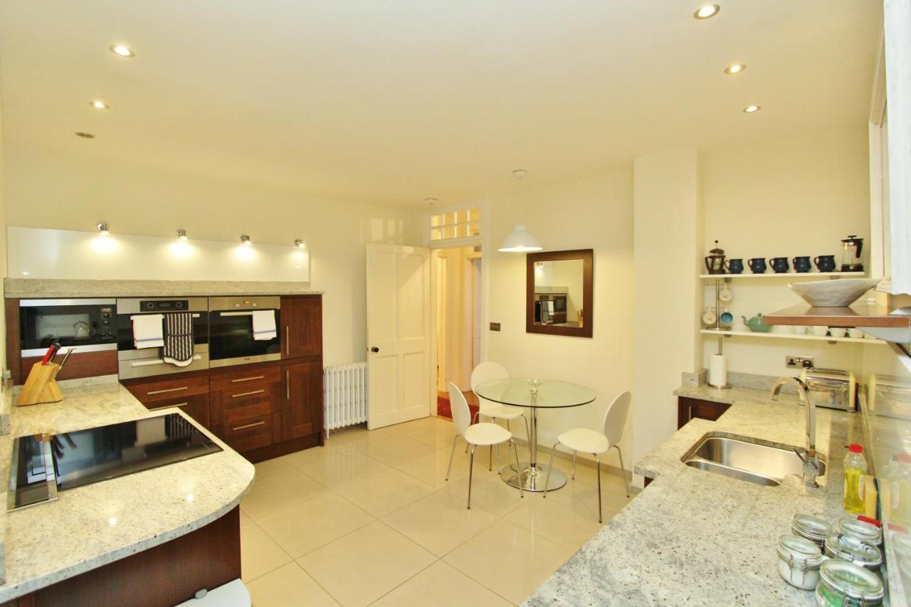 Ramsay Garden - Spacious 3-Bedroom Apartment Next To Edinburgh Castle Eksteriør bilde